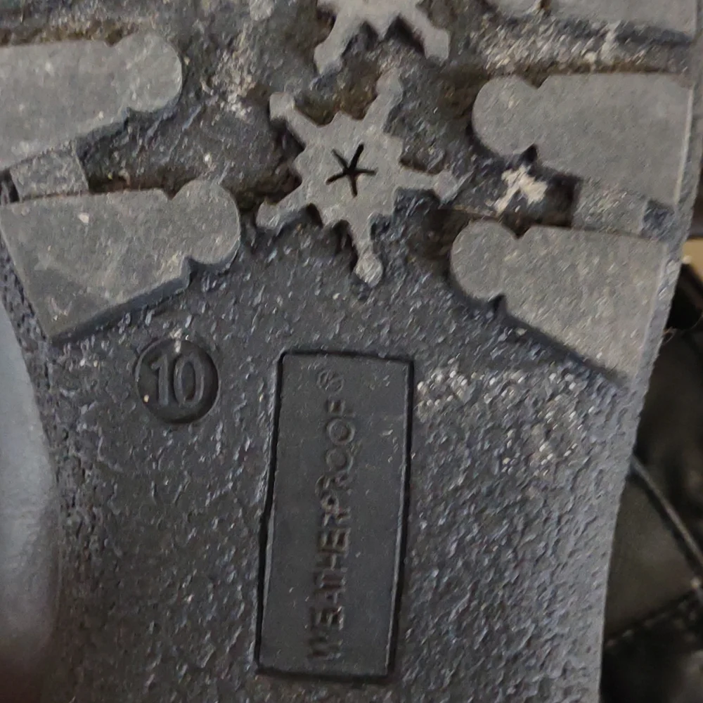 Boots - Picture 4 of 5